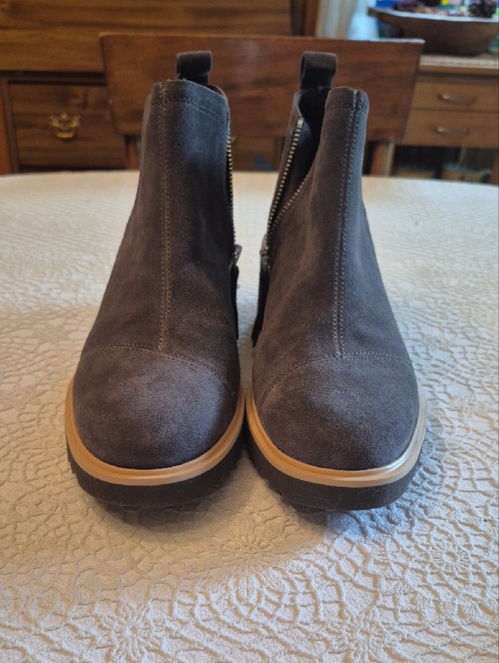 Tom's Size 9.5 Women's Suede Platform Ankle Boot - Gray - Picture 6 of 6
